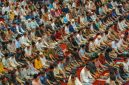 Sekelompok anggota koperasi syariah sedang berdiskusi dengan penuh semangat, mencerminkan kolaborasi dan kebersamaan dalam membangun ekonomi yang berlandaskan prinsip-prinsip Islam. Pertemuan ini menunjukkan interaksi aktif antaranggota yang menjadi inti dari kekuatan koperasi syariah.
